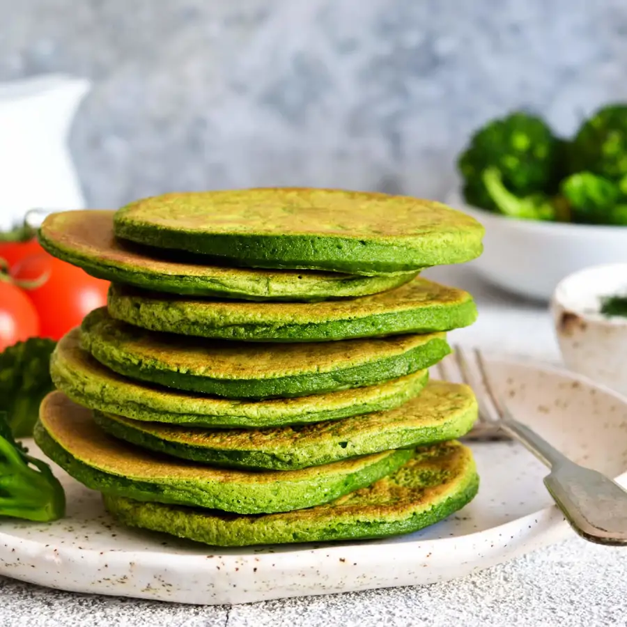 Pan de brócoli a la plancha: bajo en hidratos, rico en proteínas y ¡no sabe a brócoli!