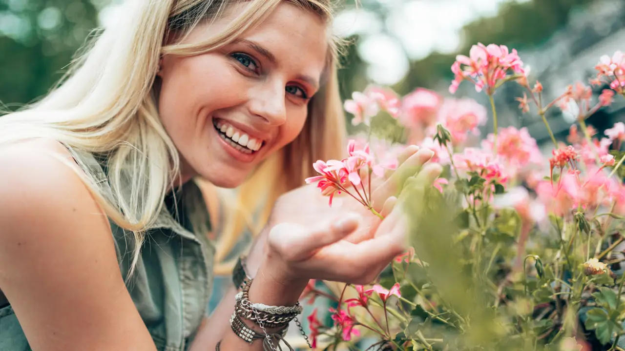 Mujer en el jardín