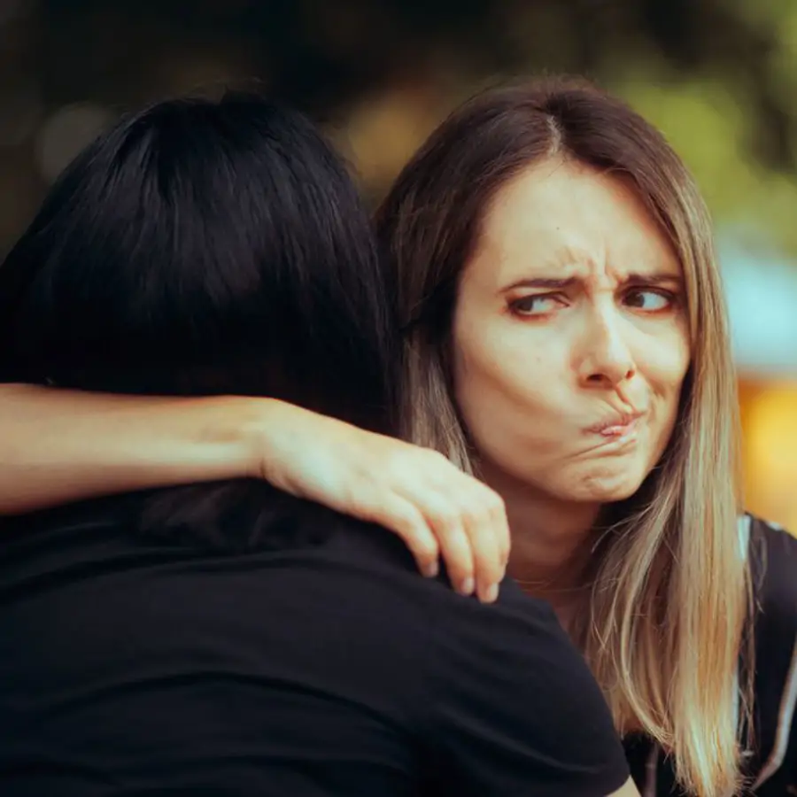 ¿Crees que tu amigo llega tarde para fastidiar, que tu jefe es mala persona o que suspendes porque te tienen manía? La navaja de Hanlon te ayuda a entender que el mundo no va en tu contra