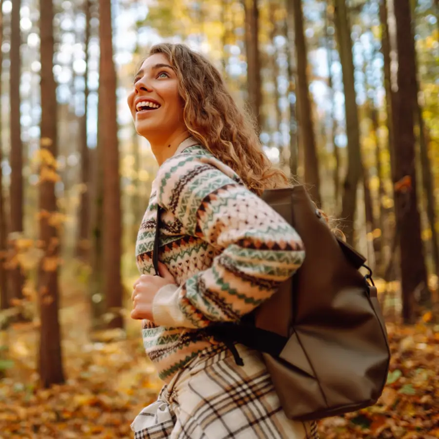 Adiós a caminar o correr escuchando música: el 'silent walking' adelgaza más y calma tu mente