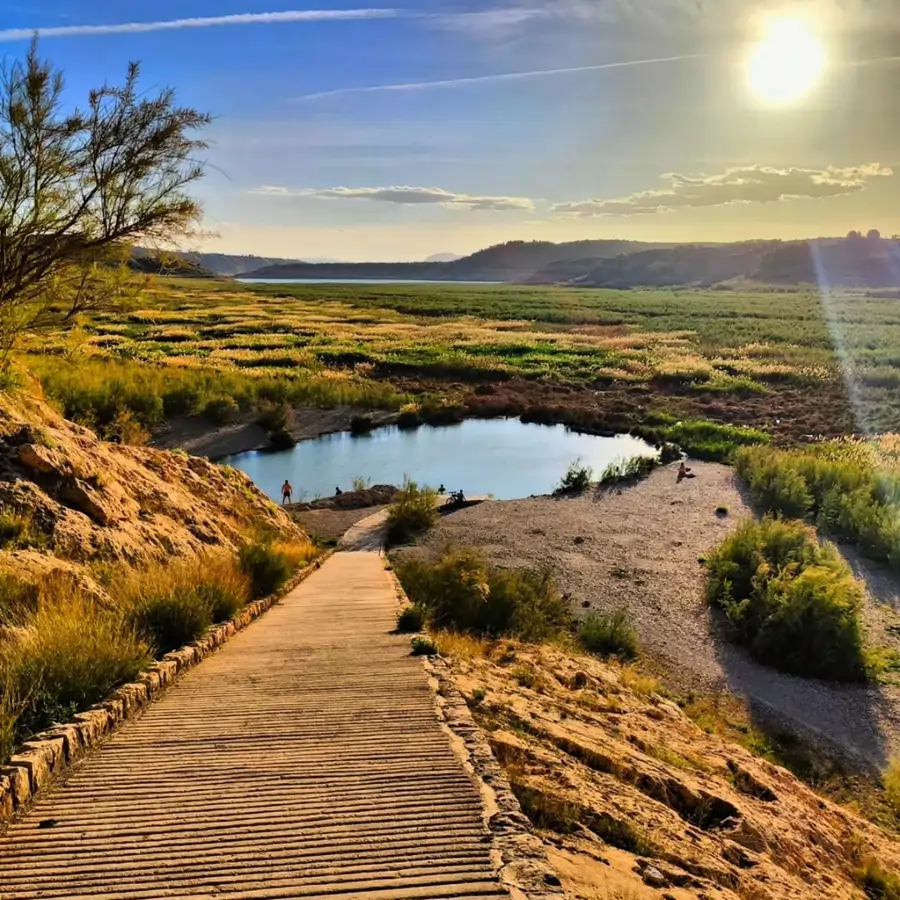 Esta balsa termal gratuita de aguas sulfurosas y atardeceres de ensueño está en Granada y se mantiene a más de 30 ºC todo el año