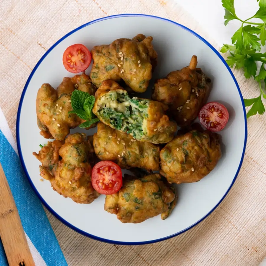 Desde que hago estos buñuelos de espinacas crujientes hasta mis hijos comen verdura: es una receta fácil de la abuela