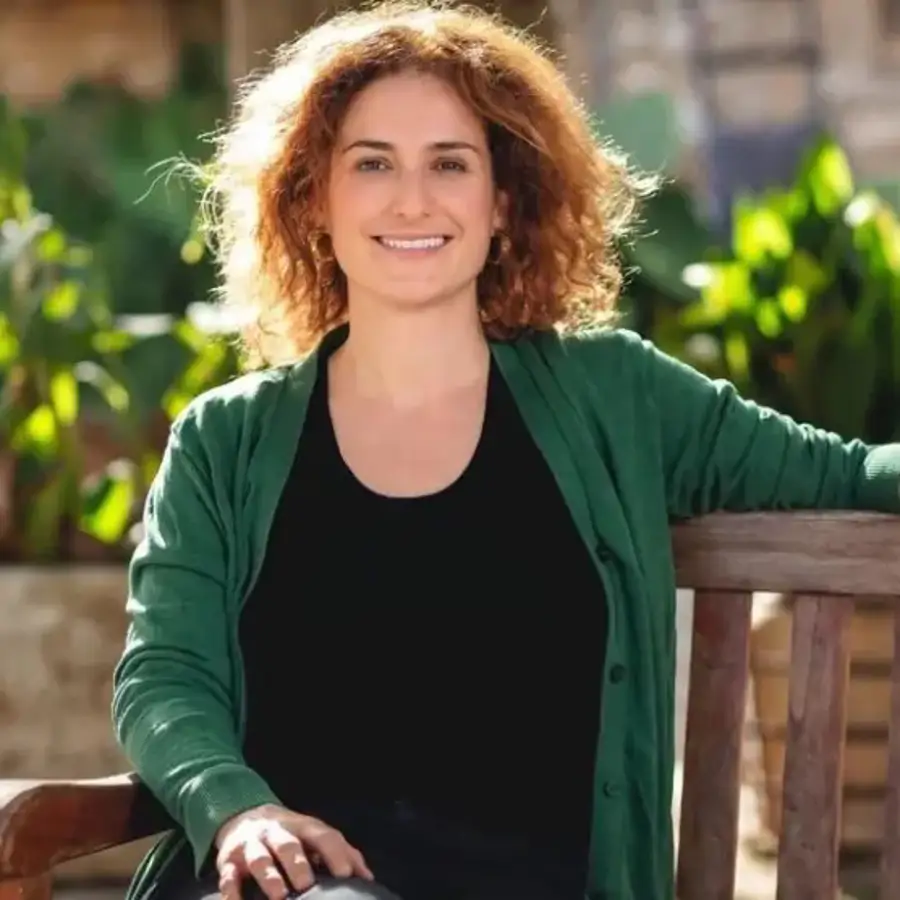 Nazareth Castellanos, neurocientífica: "Ni eres tú ni tu mente. Te influye desde la postura hasta la luna, estás sincronizado con el resto de seres y tus emociones surgen de la interacción con lo que te rodea"