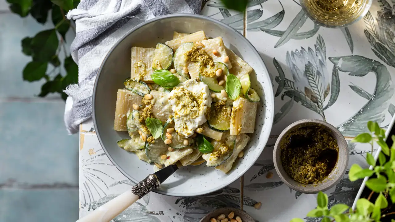 Raviolis de calabacín gratinados rellenos de ricota por menos de 100 calorías: una cena ligera para chuparse los dedos 