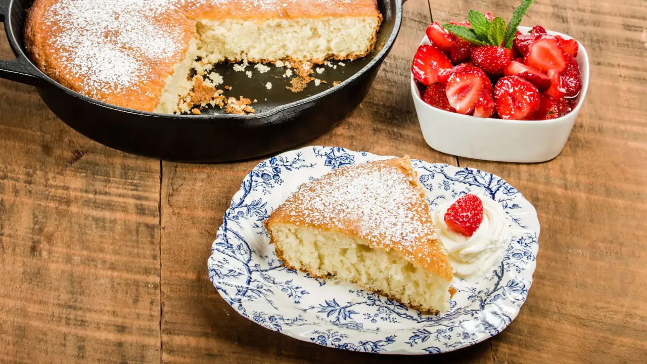 Bizcocho rápido en la sartén sin harinas ni azúcar o cómo quitarte el antojo de dulce fácilmente
