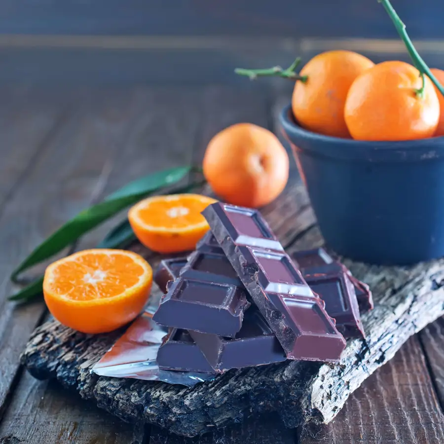 Mandarina cubierta de chocolate negro y pistacho: hacer esta chocolatina sana e irresistible para después de cenar es muy fácil