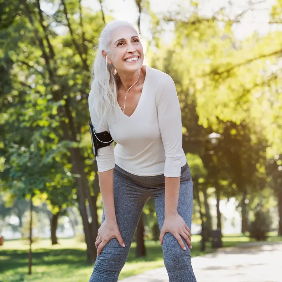 Qué es la regla del 6-6-6: la nueva forma de caminar para ganar músculo y ponerse en forma a los 60