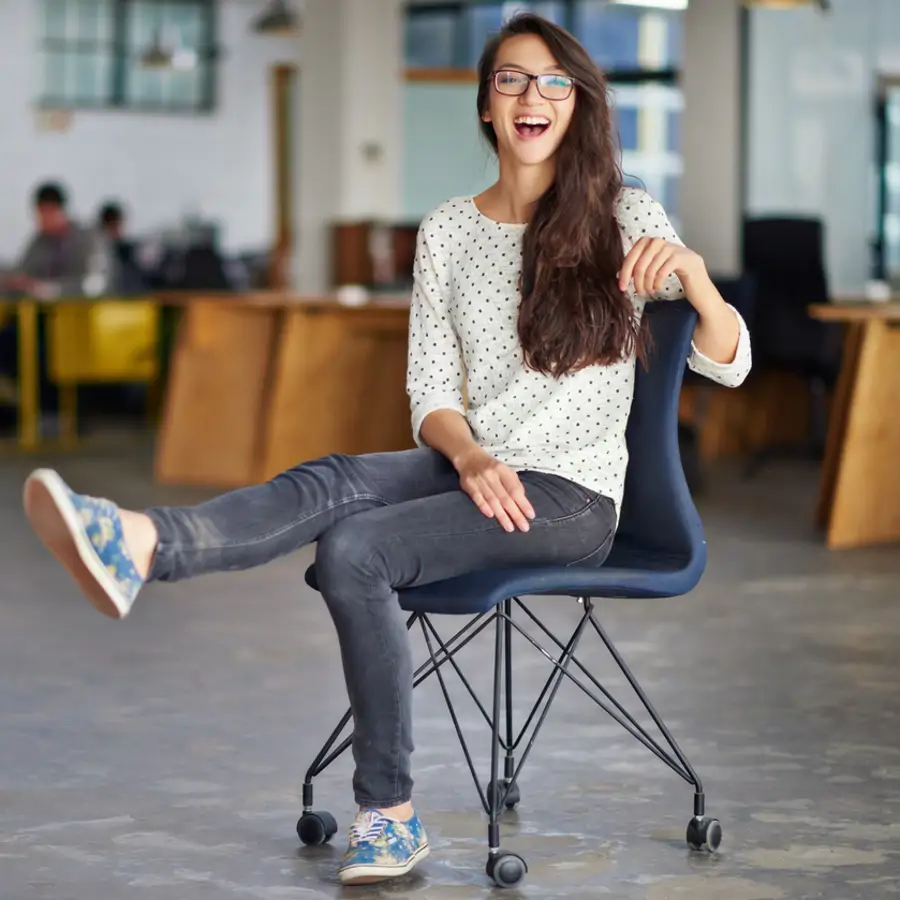 Flexiones de sóleo: el ejercicio más fácil del mundo que haces sentado en una silla para activar el metabolismo y bajar el azúcar sin esfuerzo