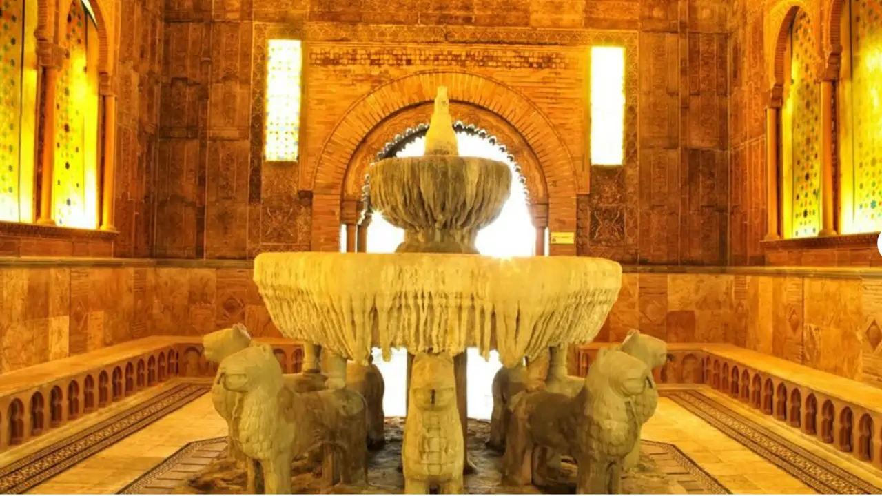Parece la Alhambra pero es un balneario español con patio de los leones incluido para hacer un maratón de relax e historia en un fin de semana