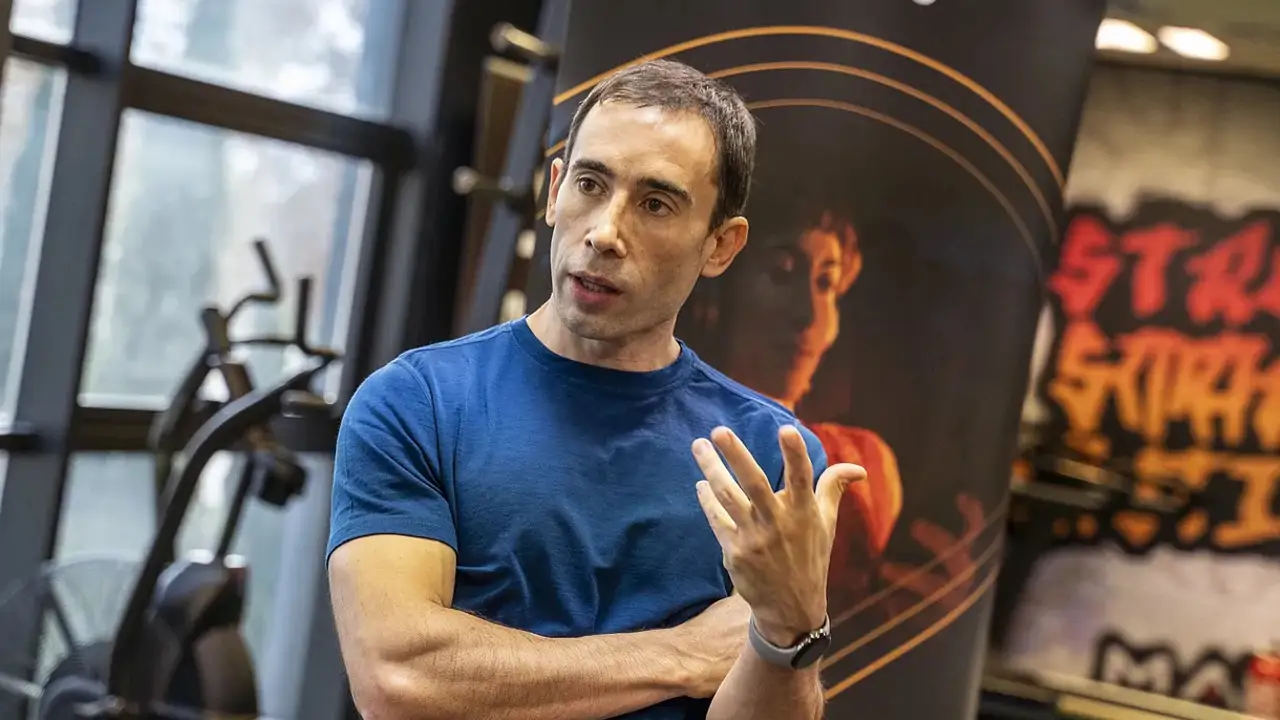 Marcos Vázquez, experto en fitness estoico, sobre la importancia del ejercicio de fuerza: "El músculo es como la pensión, te sostendrá durante la vejez"