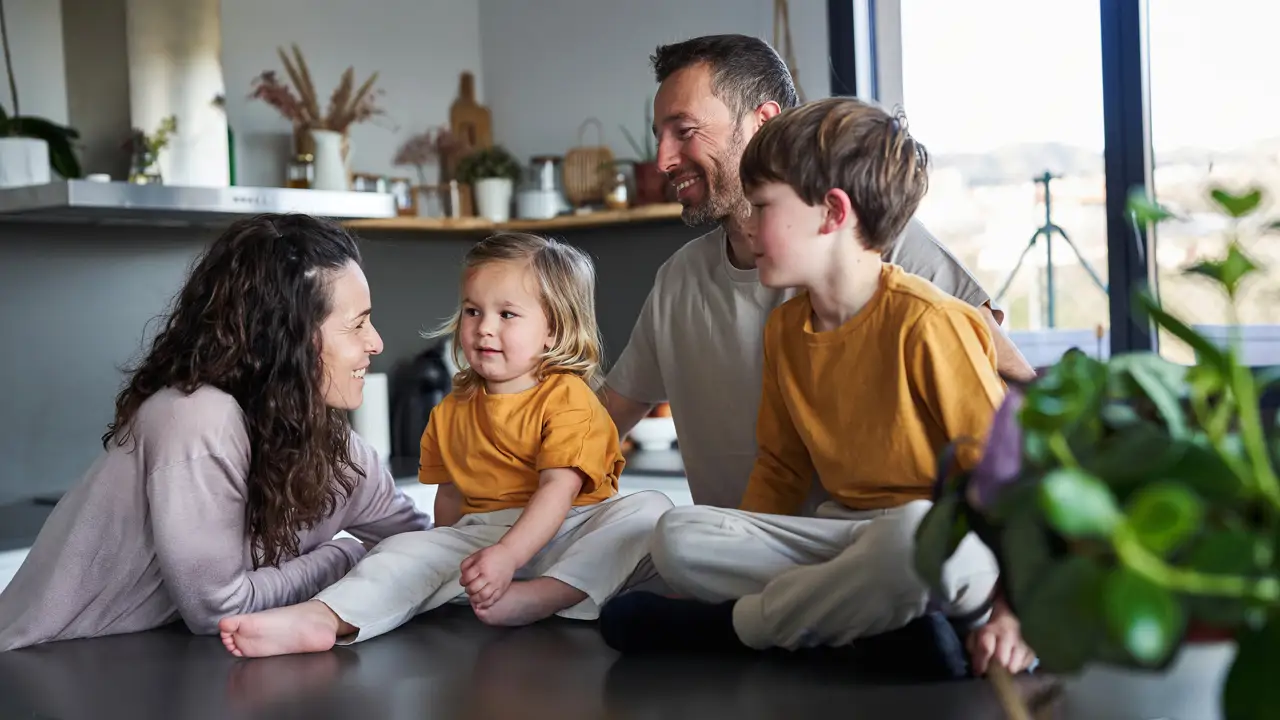 ¿Qué hermano es más feliz? El orden de nacimiento influye en la crianza de los hijos