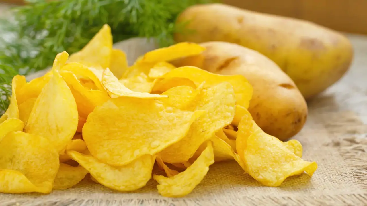 Así se hace la tortilla de patatas chips de Ferran Adrià: "3 minutos, 20 segundos y 6 huevos para hacer una obra de arte" 