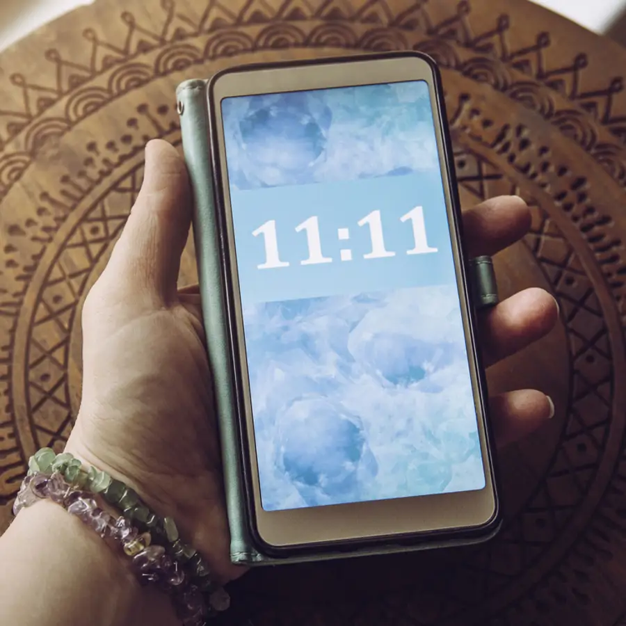 Hora espejo 11:11: el significado de mirar el reloj justo a esta hora