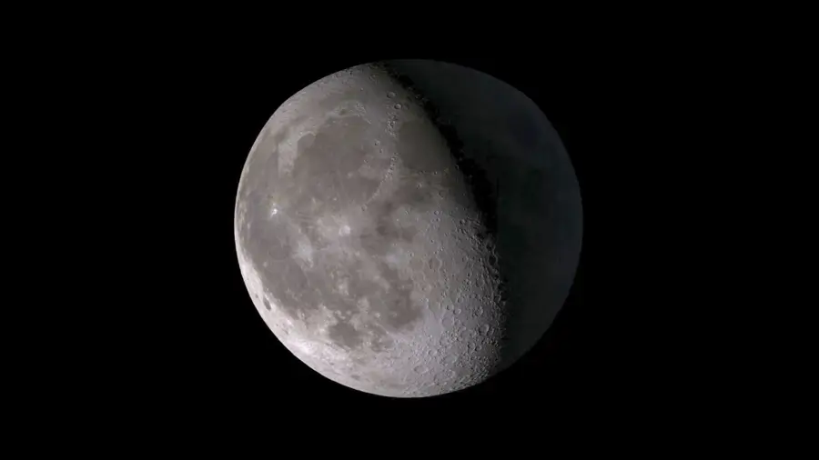 Fase lunar del domingo 18 de mayo de 2025: Luna gibosa menguante