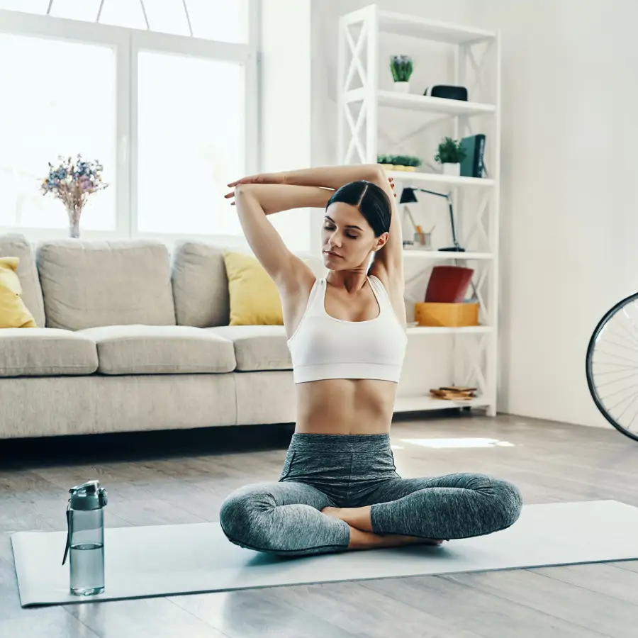 Ni planchas ni flexiones: el 'dead bug' es el ejercicio fácil de pilates altamente efectivo para trabajar el abdomen