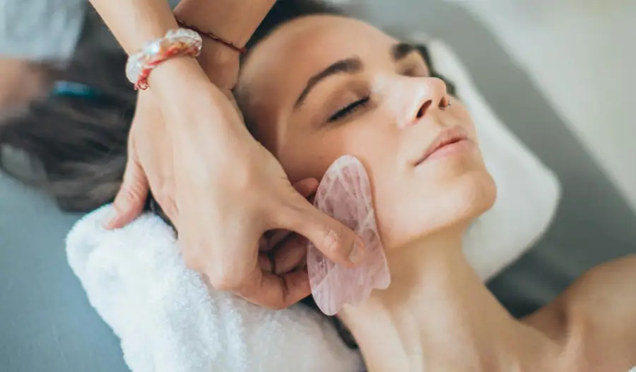Masaje con gua sha