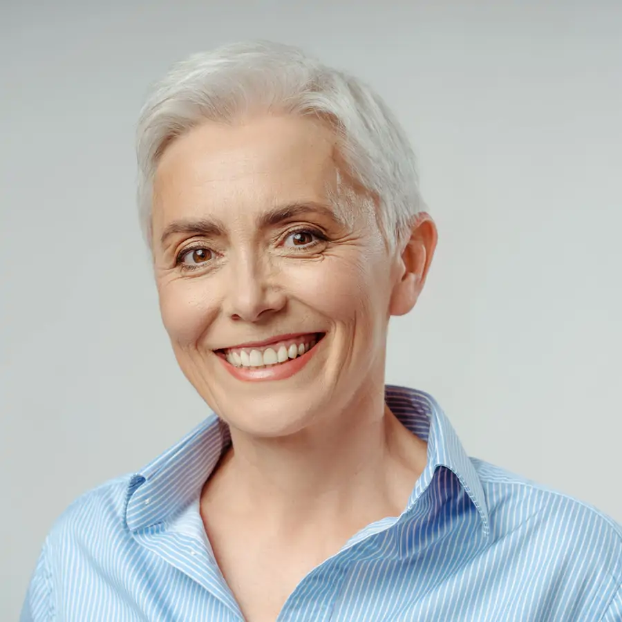 Olga G. San Bartolomé, peluquera: "Una mascarilla con pigmento violeta una vez por semana reaviva las canas apagadas"