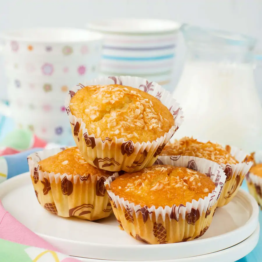 Muffins de coco sin harina ni azúcar: solo tres ingredientes ligeros y proteicos para quitar el antojo de dulce