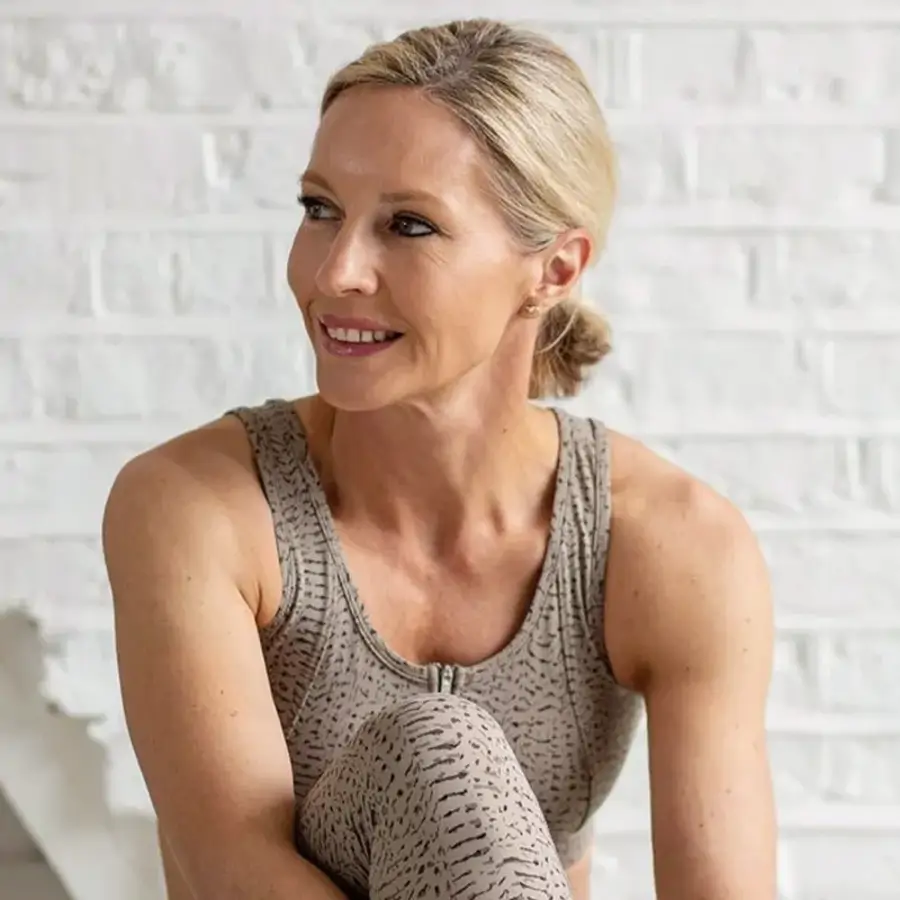 Caroline Idiens, entrenadora de 52 años: "Si no tienes tiempo de hacer ejercicio, haz esta rutina de cuerpo completo de 15 minutos" 