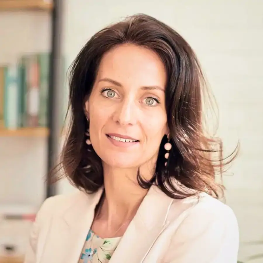 Vicky Reynal, psicóloga: "Al preguntar a una paciente por qué compraba bolsos de marca, se le llenaron los ojos de lágrimas y respondió: la gente se va; las cosas se quedan"