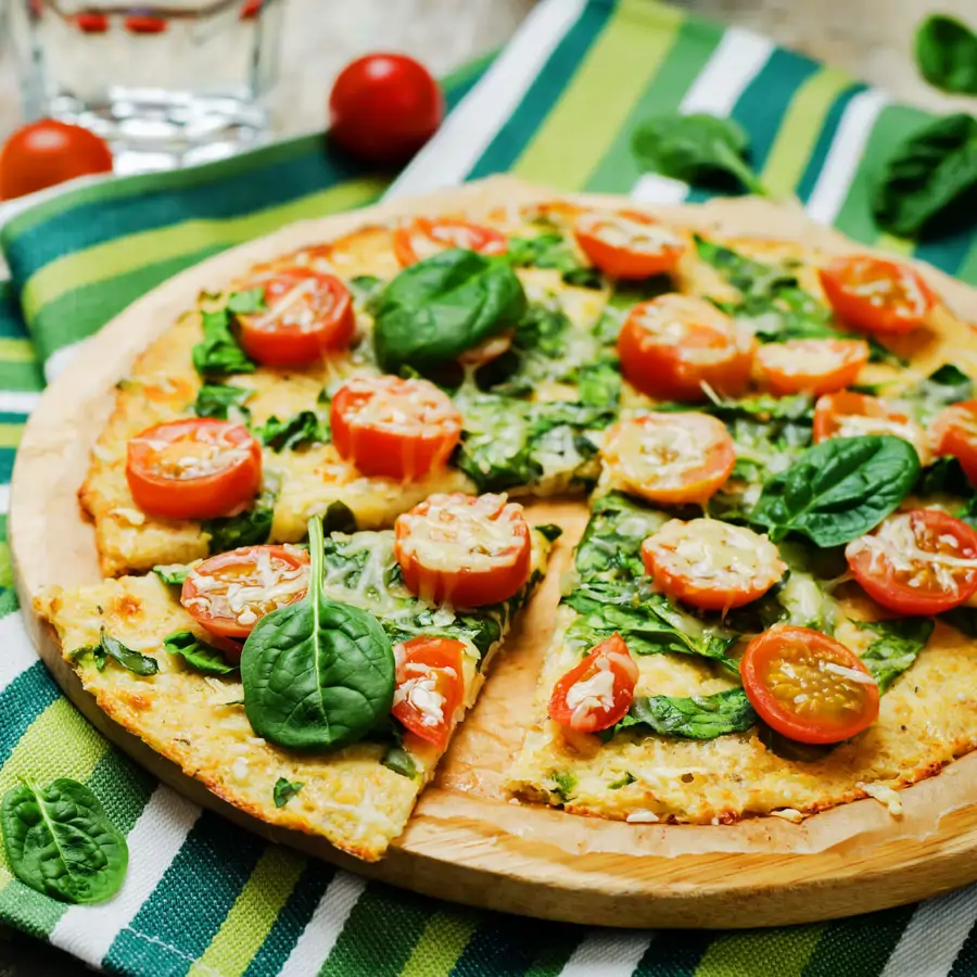 ¿Tienes dos huevos y dos latas de atún? Prepara esta pizza proteica y ligera para cenar: ¡para chuparse los dedos!