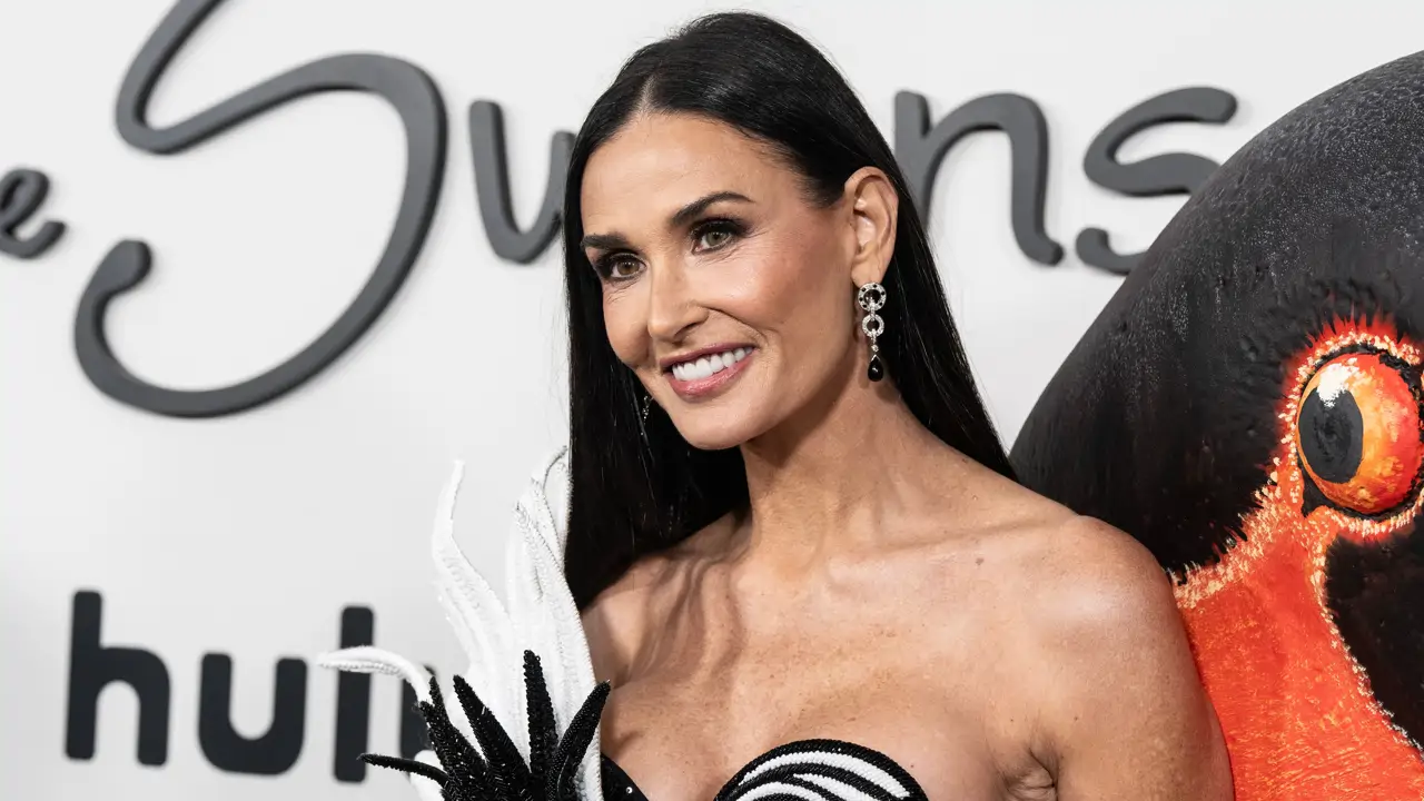 La confesión de Demi Moore para tener un pelo fuerte y sano a los 62 años: "Me estresa incluso que alguien me lo toque"