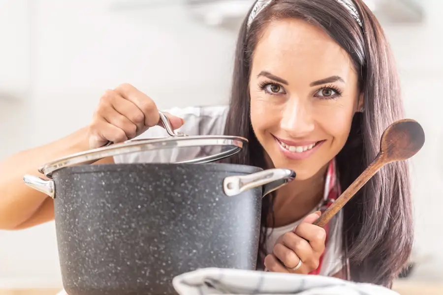 Mujer cocinando