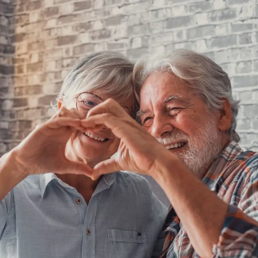 4 cosas que hacían las personas de más de 60 al inicio de una relación y que echan para atrás a la gente joven (pero que deberían probar según la psicología)