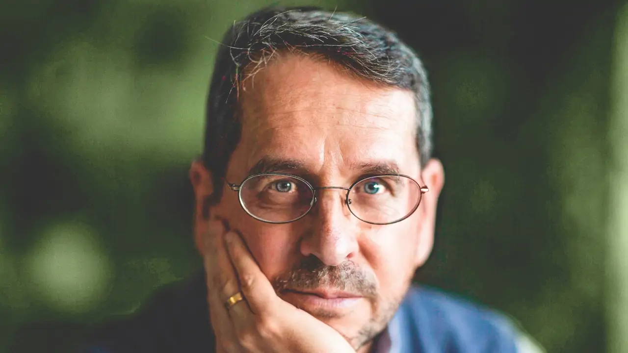 Rafael Narbona, profesor de filosofía: “Solo nos ganamos el derecho a ser felices cuando obramos éticamente”