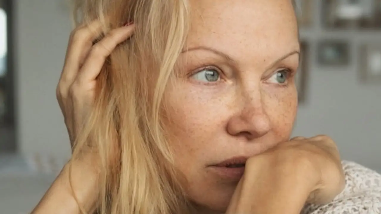 Pamela Anderson (57 años) revela su verdadero secreto antiedad para el rostro y cuesta muy poco
