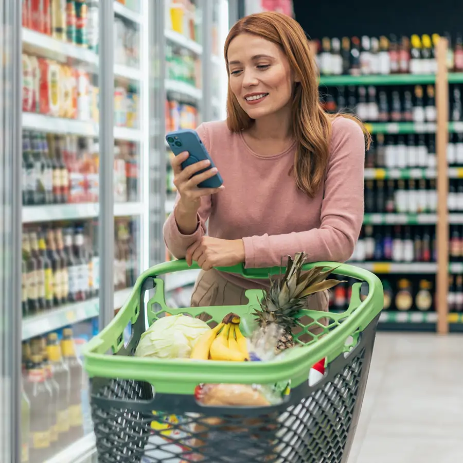 MUJER CARRITO DE LA COMPRA
