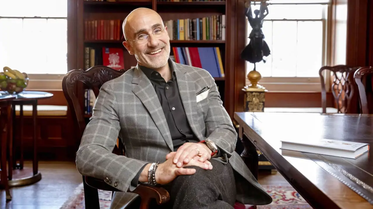 Entrevista a Arthur Brooks, catedrático de Harvard: “Todas las investigaciones sobre la felicidad apuntan al mismo gran secreto: la felicidad es amor”