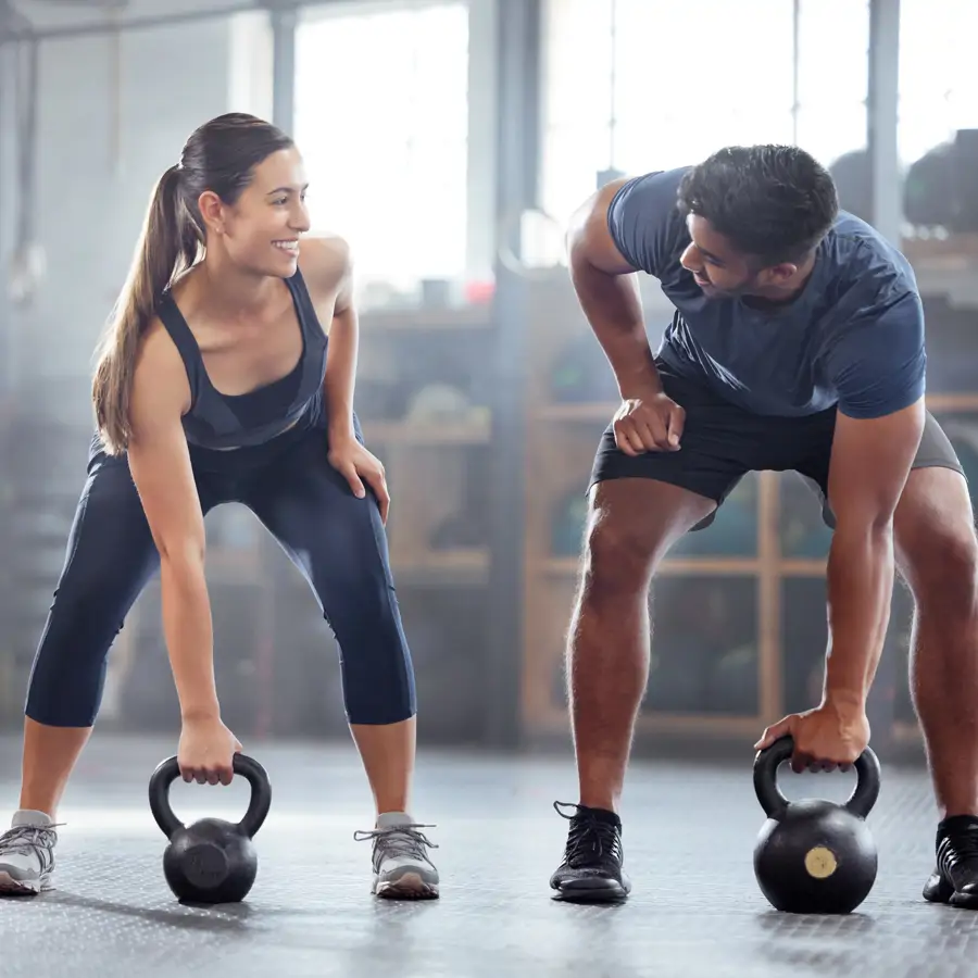 Marcos Vázquez, experto en fitness estoico: "Las kettlebells son la mejor herramienta para que tus sesiones de ejercicio sean más completas en menos tiempo"
