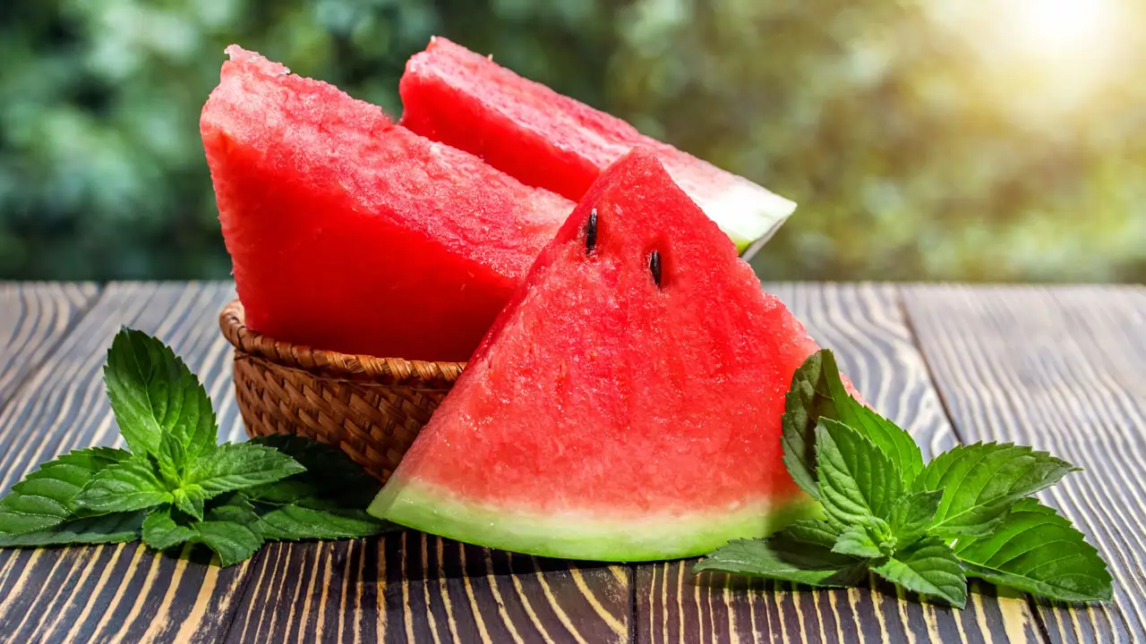 Una cocinera catalana revela la receta contra el calor: "Una se come a mordiscos y la otra con una bola de helado"