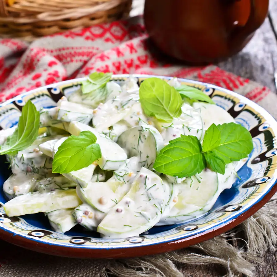 La ensalada de pepino de Martín Berasategui es la más refrescante del verano y se hace solo con 3 ingredientes 