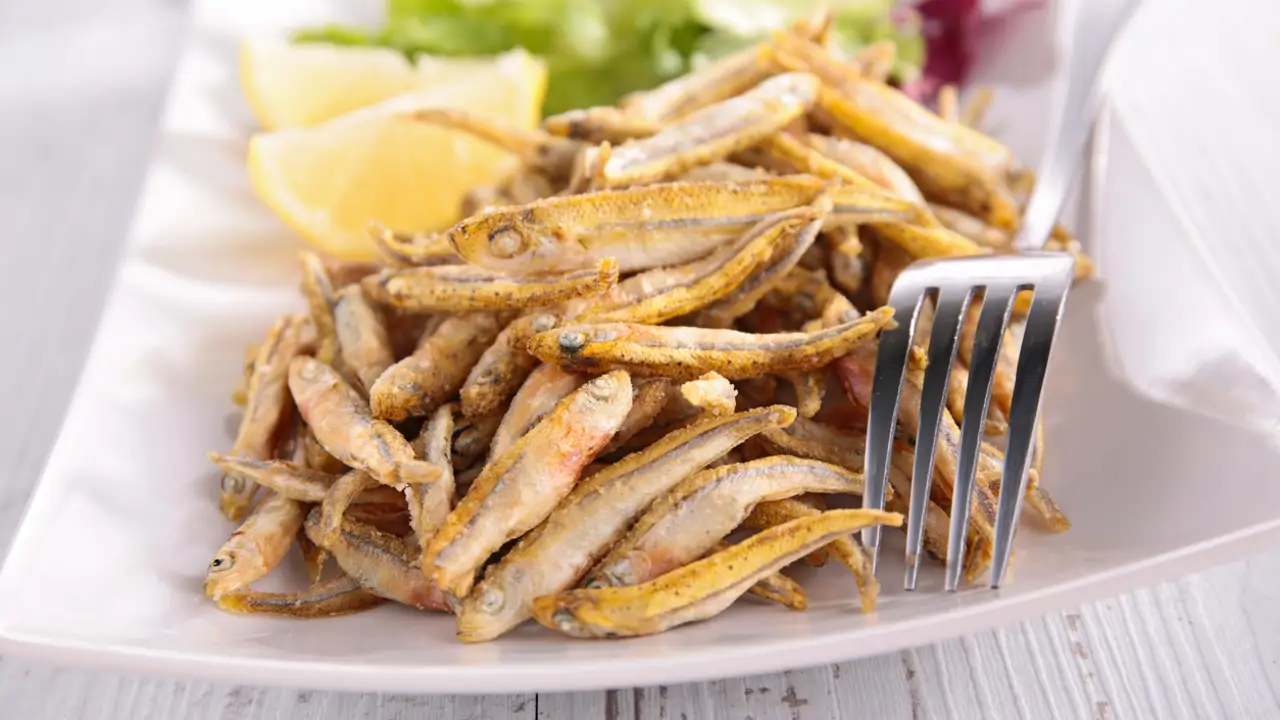 El secreto del 'Chef del mar' para que el 'pescaíto' frito te quede crujiente por fuera y se deshaga por dentro