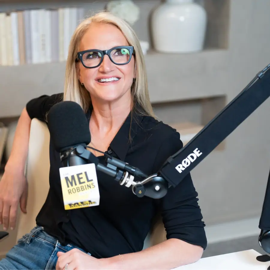 ¿Y si los demás no fueran el problema? 4 formas en que tu mente convierte a la gente que te rodea en un problema según la coach de vida Mel Robbins 