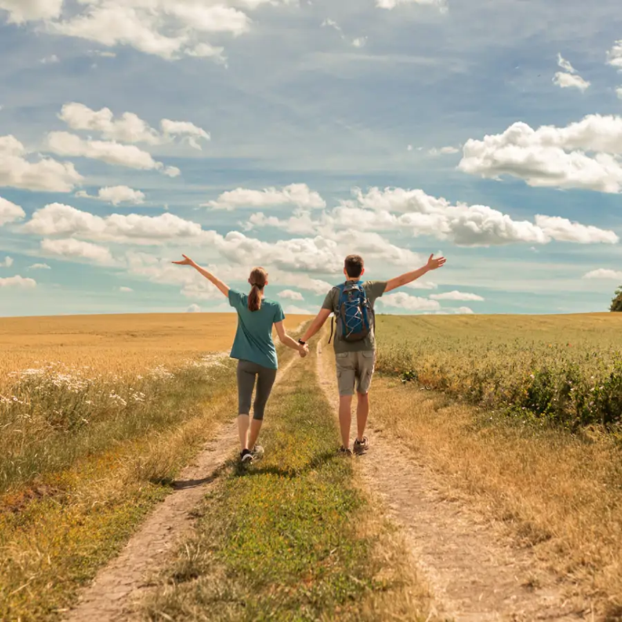 Pareja inspiracional felicidad camino