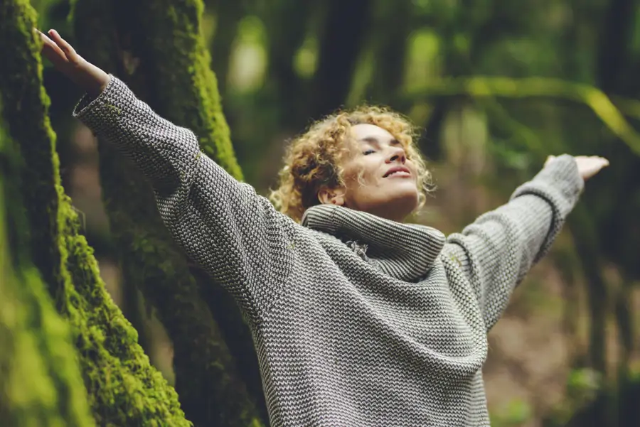 Mujer feliz libertad inspiración