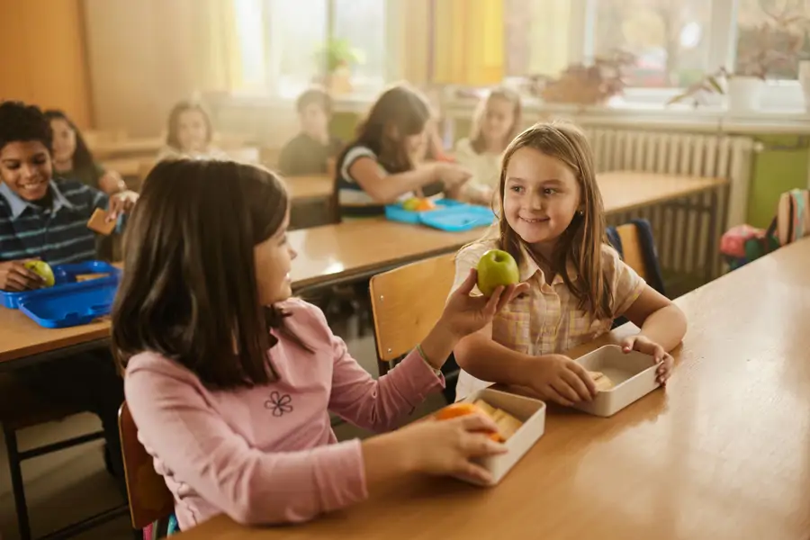 Niños. Amistad. Bondad. Colegio